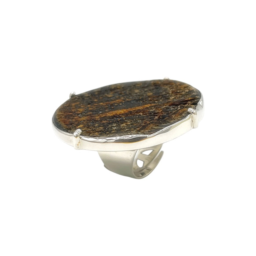Buffalo horn ring in polished 925 sterling silver setting, side view