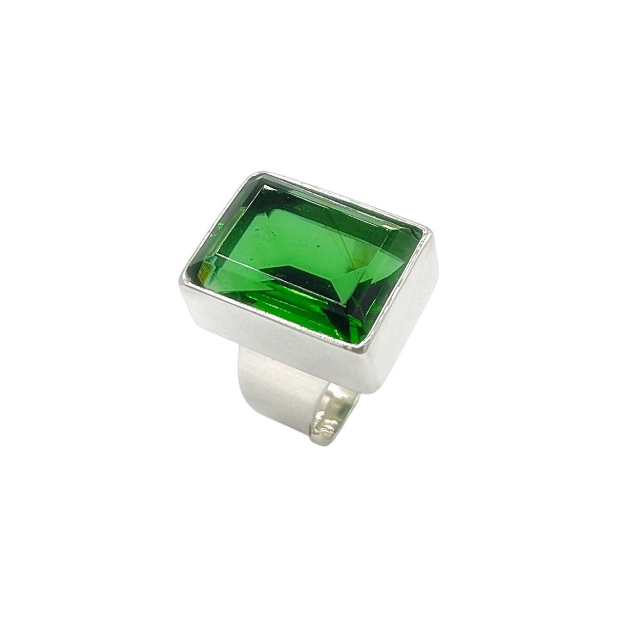 “Emerald Rectangle” Ring with Emerald-Green Volcanic Glass – 925 Sterling Silver