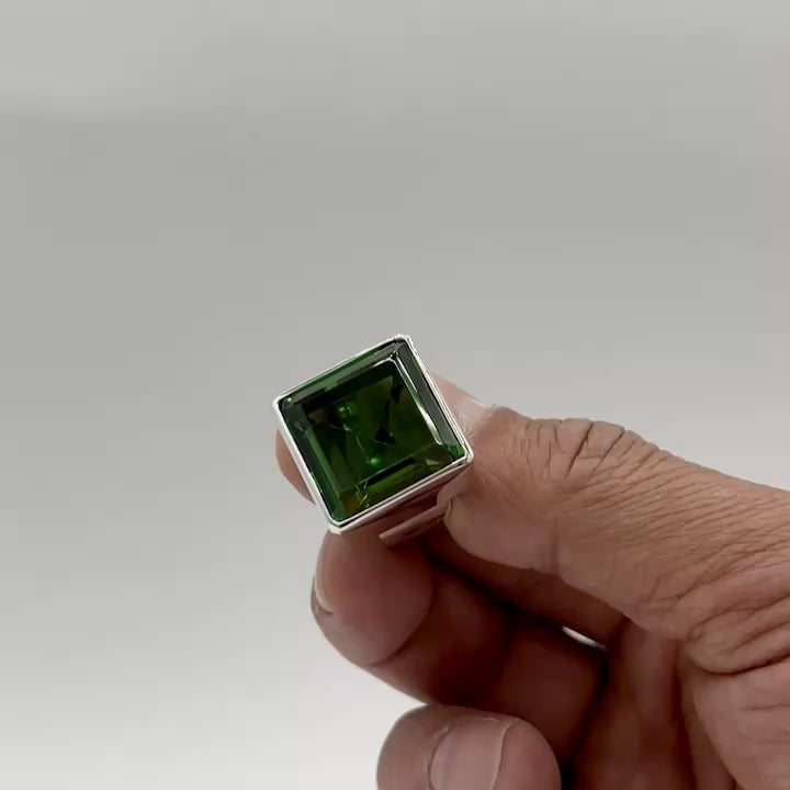 Emerald Green Volcanic Glass Statement Ring – 925 Sterling Silver – Square 2 × 2 cm